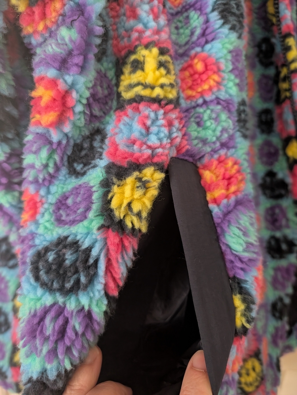 NWT WESC Oversized Sherpa Jacket w/Multicolored Smiley Faces - Picture 4 of 10